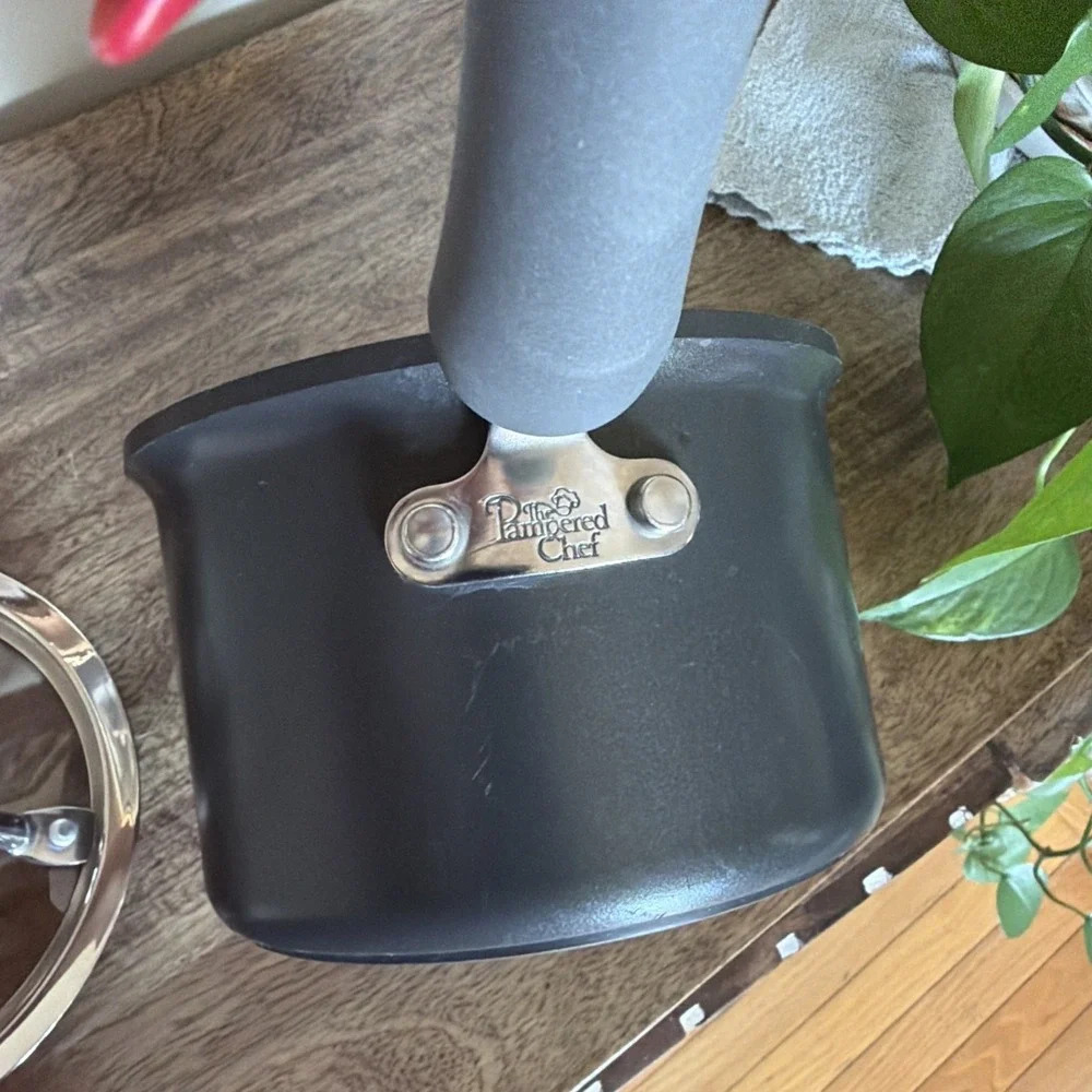 The Pampered Chef 3 Quart Hard-Anodized‎ Non-Stick Sauce Pan With Lid